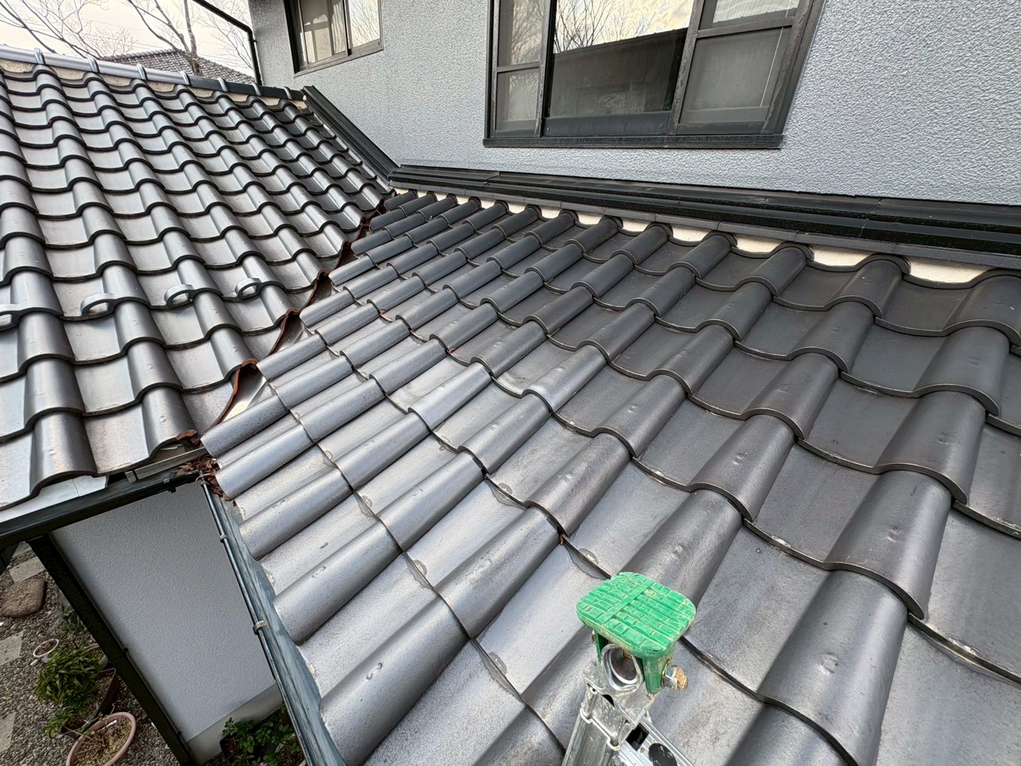 鳥取県米子市にて屋根修理・瓦差し替え工事〈地震・雪害による屋根の割れ〉